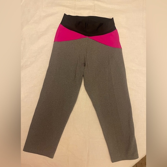 Black and pink high rise dance capri leggings size adult small - Picture 4 of 6